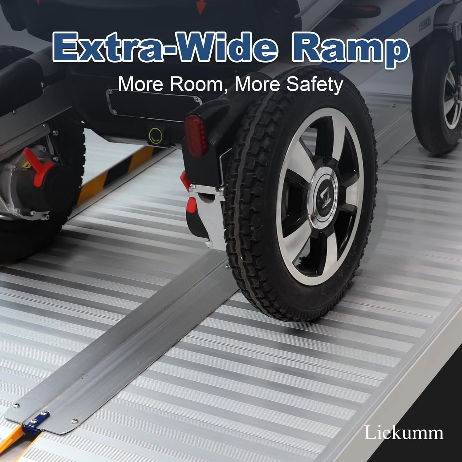 Accessible Portable Wheelchair Ramp-Lightweight Folding Ramp,Durable Aluminium,No Tools Required/Threshold/Kerbs/Wheelchair/Scooter/Disability,Easy to Store 72 * 60 * 4.5CM