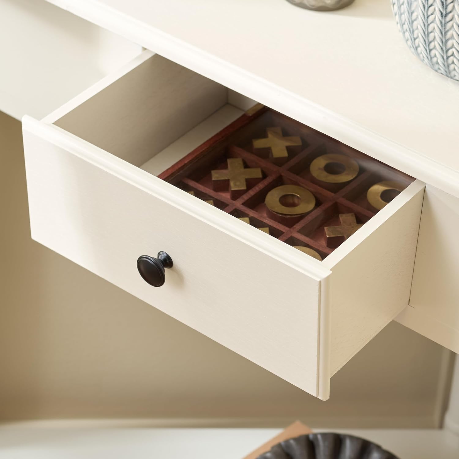 SAFAVIEH Furniture - Gomez 1-Drawer Corner Table - Distressed Cream - Solid Wood - Classic Corner Storage Design - Ideal for Entryway, Living Room, Home Office, 33.1'W x 17.3'D x 28'H (AMH5709C)