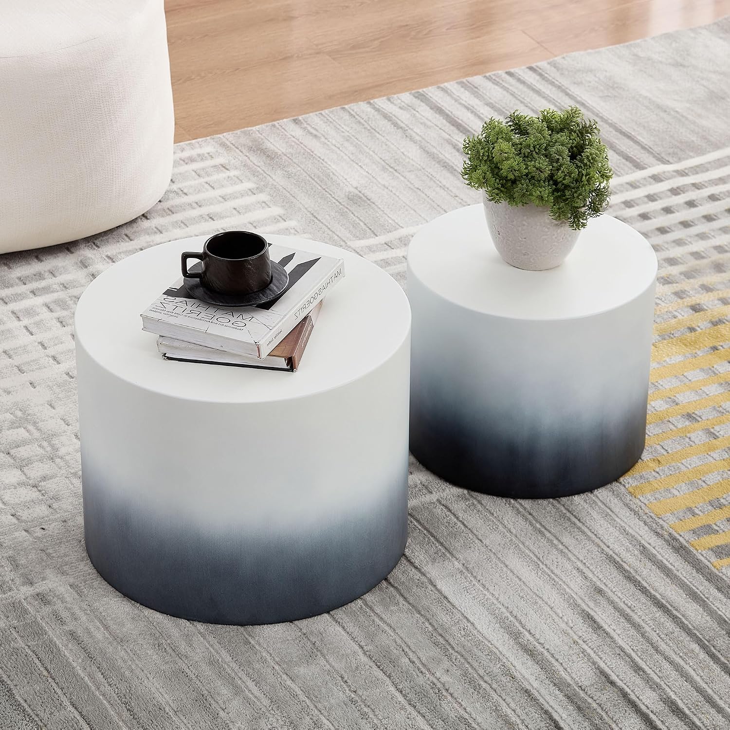 WILLIAMSPACE 18.9' Gradient Color Nesting Coffee Table Set of 2 for Living Room, Modern Round Coffee Tables Accent Circle Tea Table Set for Small Space, No Assembling, White + Blue