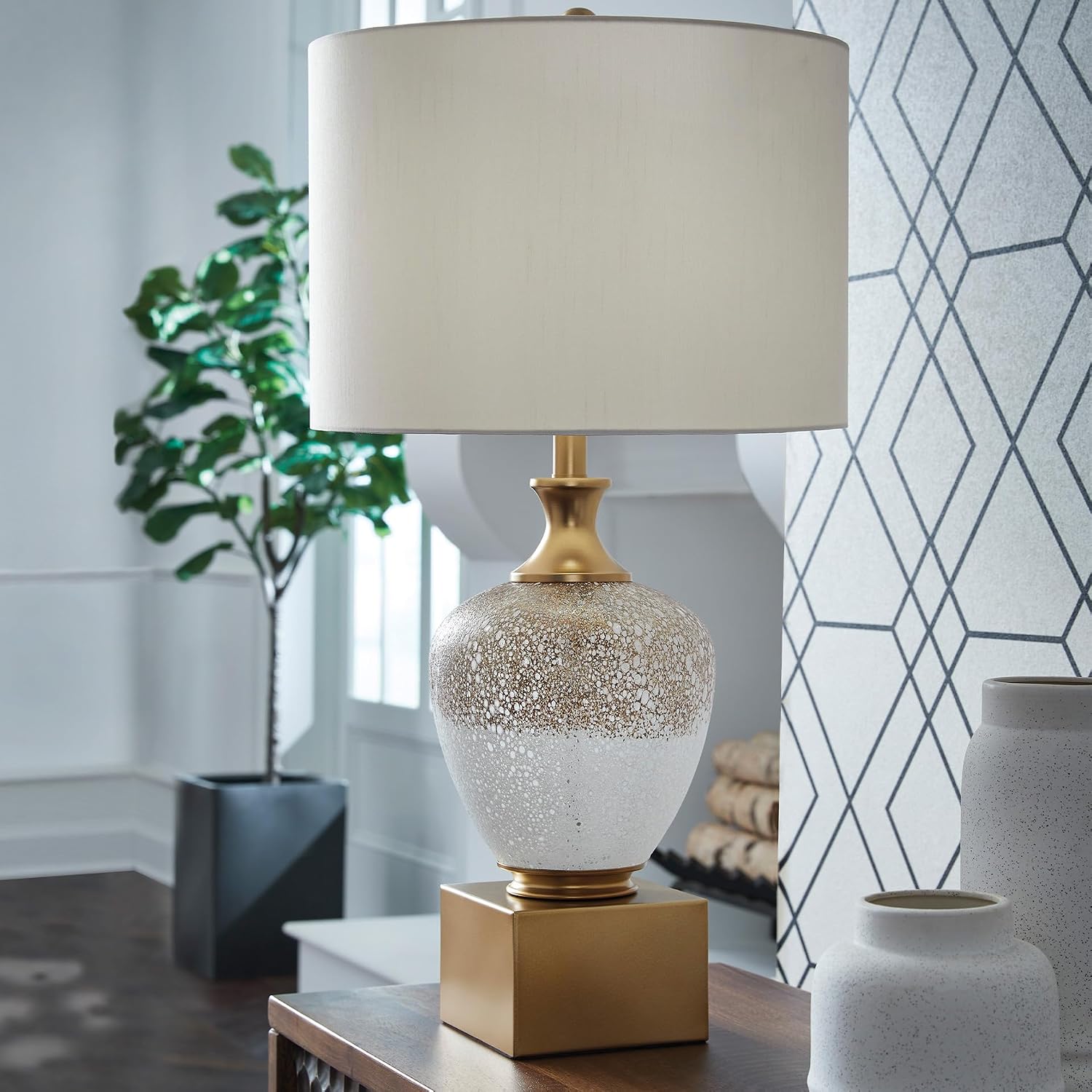 Signature Design by Ashley Tavisburg Vintage Metal Table Lamp with 3-Way Switch, Light Brown & Metallic