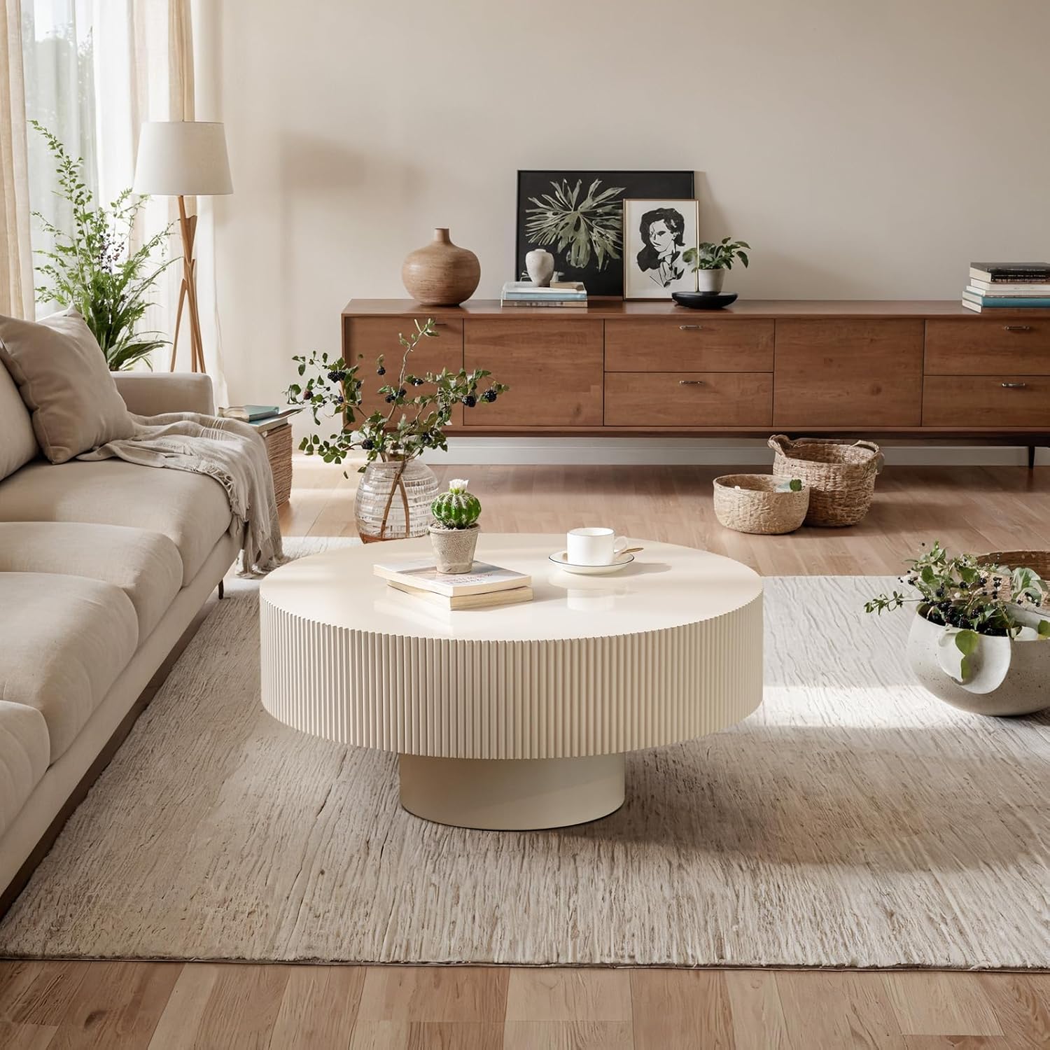 Round Drum Coffee Table with Sturdy Pedestal, Modern Wooden Fluted Coffee Table, Circle Center Table Accent Tea Table for Living Room Apartment Office Reception Room (Beige D30.9)