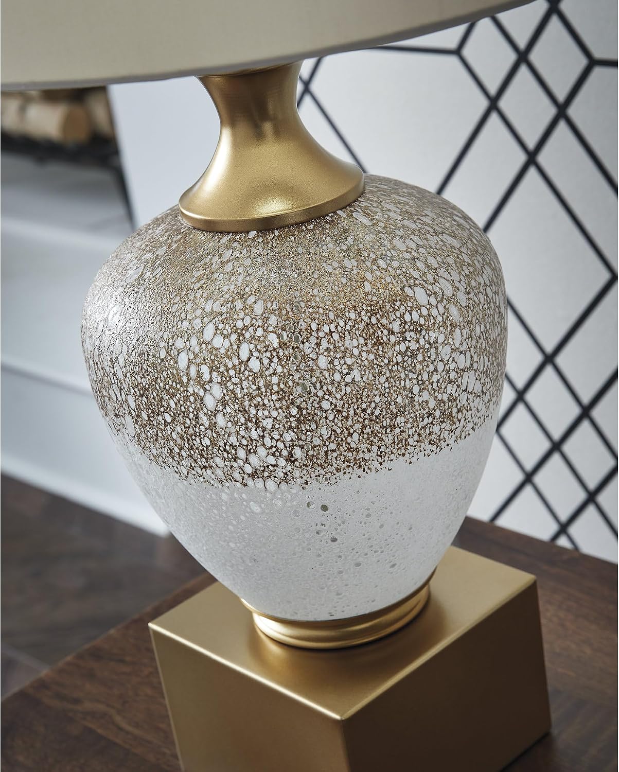 Signature Design by Ashley Tavisburg Vintage Metal Table Lamp with 3-Way Switch, Light Brown & Metallic
