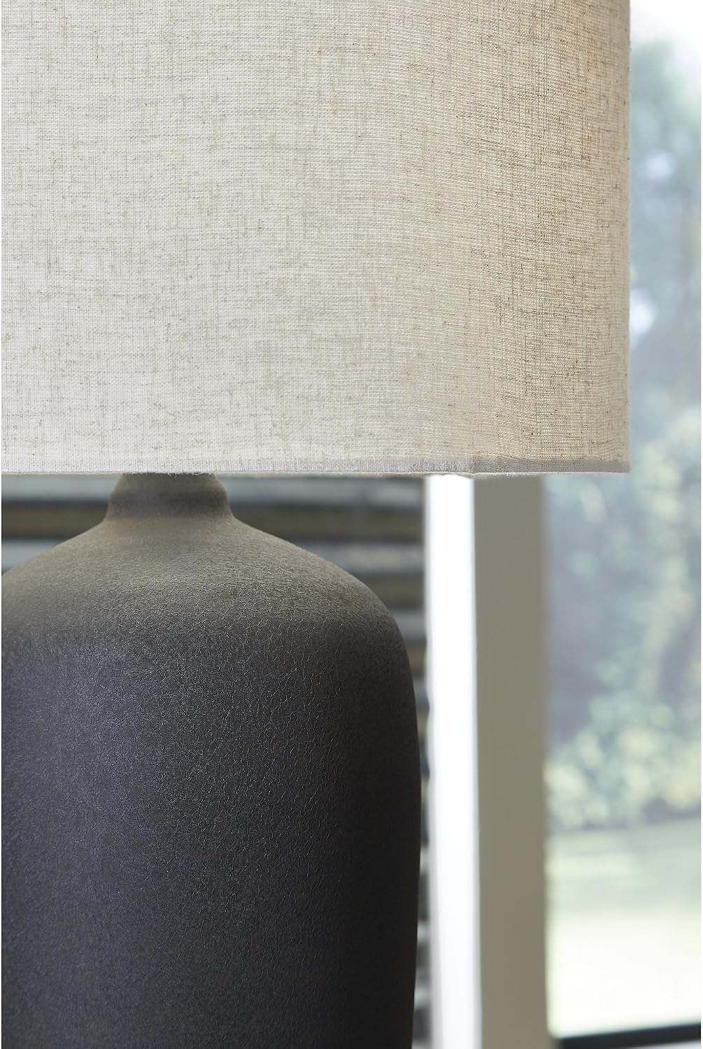 Signature Design by Ashley Ryenburg Modern Table Lamp with 3-Way Switch and Drum Shade, Black