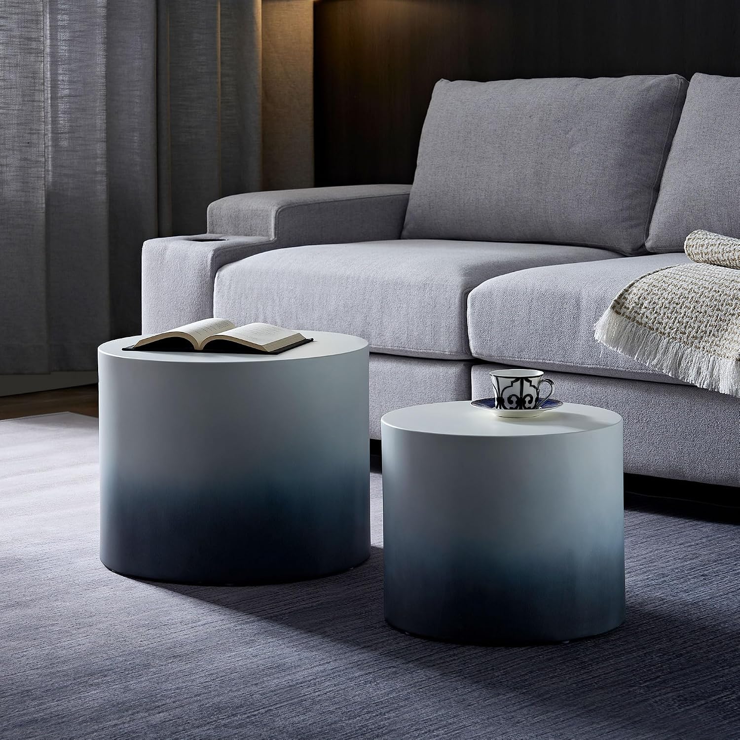 WILLIAMSPACE 18.9' Gradient Color Nesting Coffee Table Set of 2 for Living Room, Modern Round Coffee Tables Accent Circle Tea Table Set for Small Space, No Assembling, White + Blue