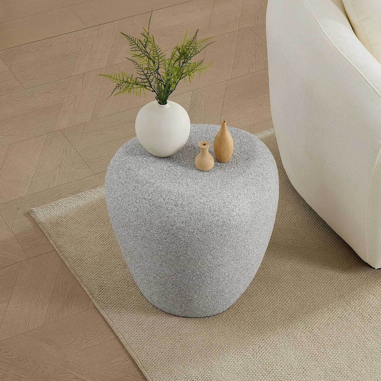 WILLIAMSPACE 19.29' End Table Travertine Side Table with Grainy Matte Rocks Pattern, Modern Circle Faux Stone Fiberglass Small Coffee Sofa Table, No Need Assembly (Beige)
