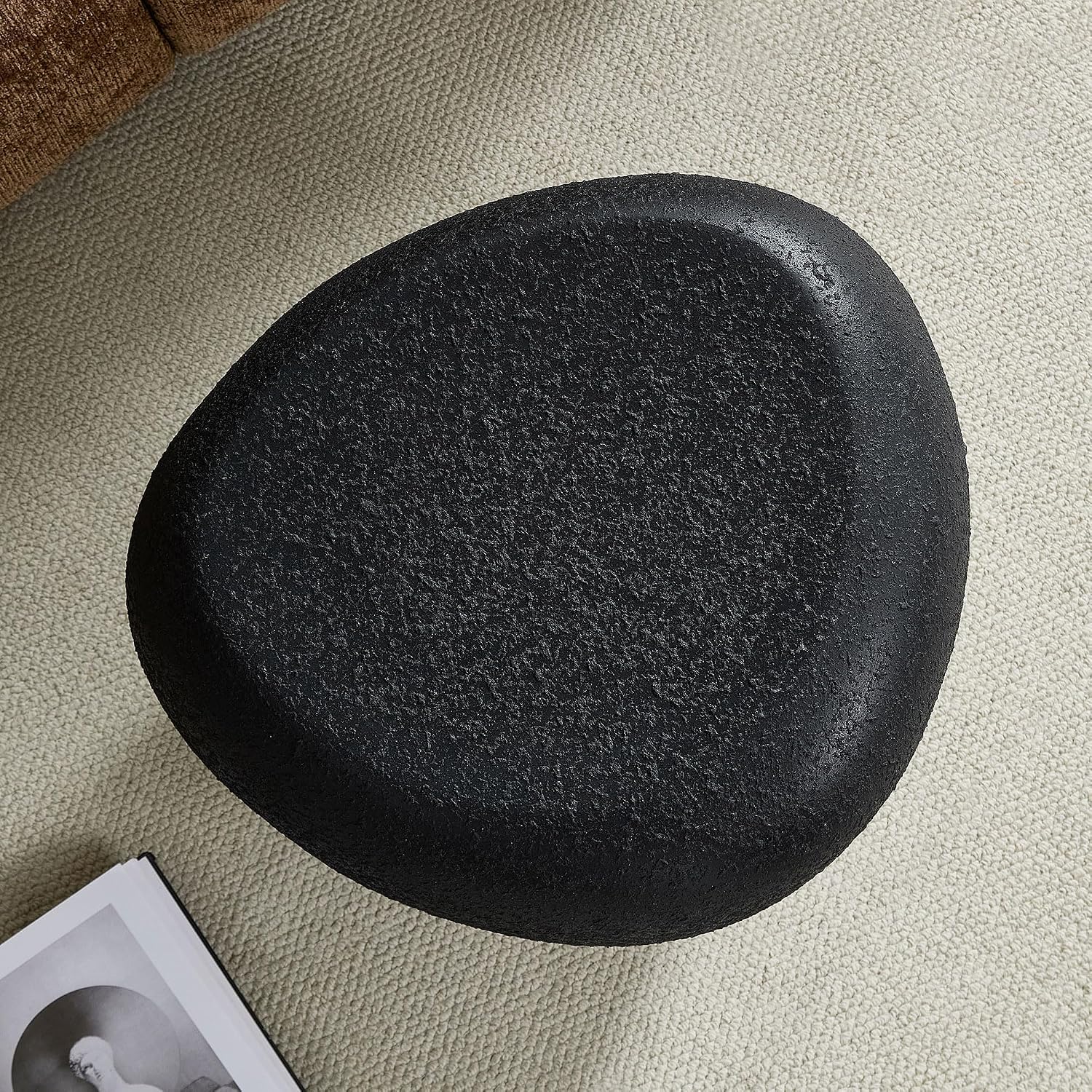 WILLIAMSPACE 19.29' End Table Side Table with Grainy Matte Rocks Pattern, Modern Circle Fiberglass Small Coffee Sofa Table, No Need Assembly (Black)